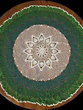 Vtg Crochet Lace 39" Round Table Topper Tablecloth Green Gradient Doily Cotton